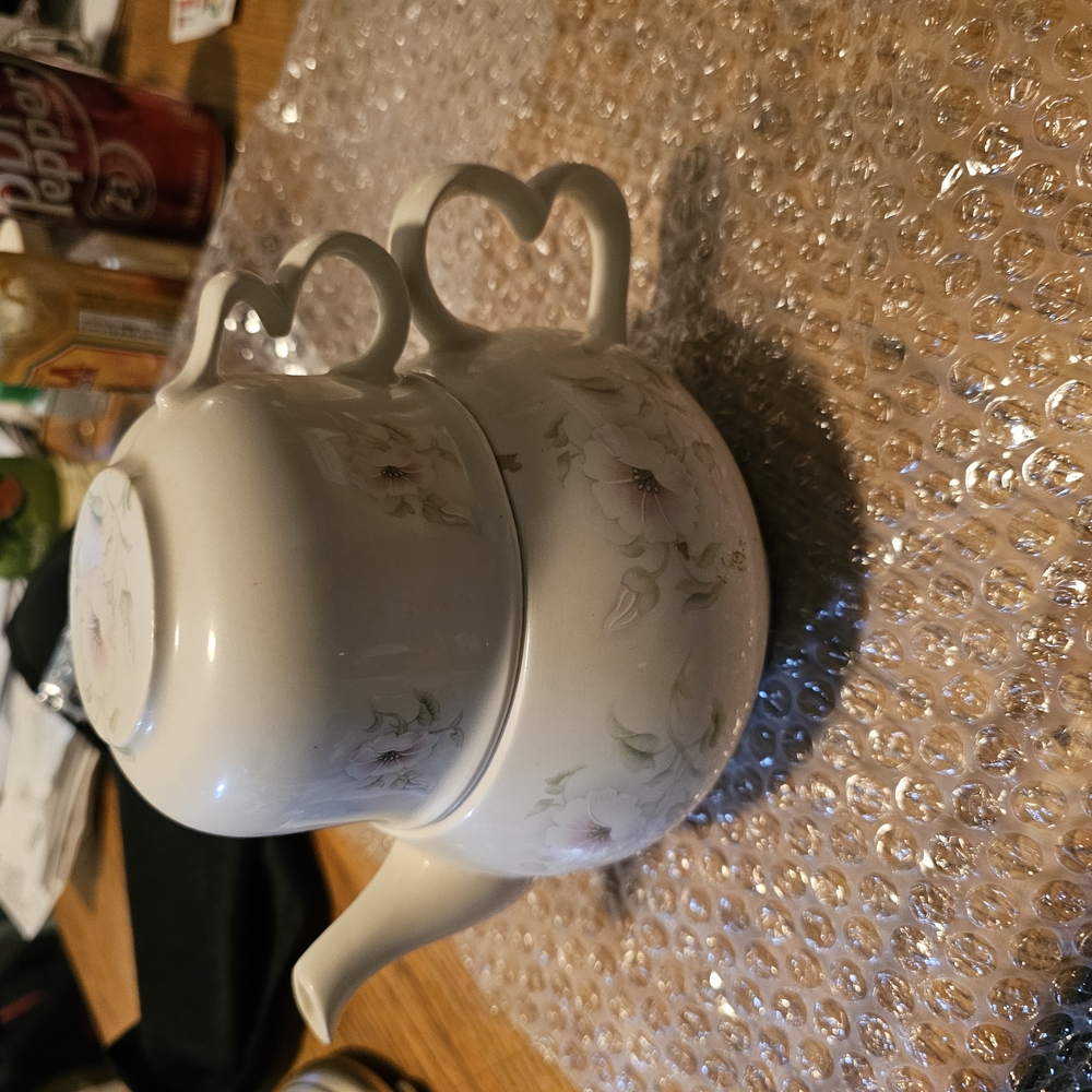 Pfaltzgraff White and Pink Floral Teapot